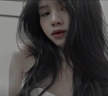 เด็กสาวมีความเชี่ยวชาญในการอาบแดด