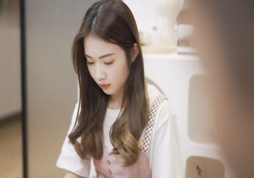 ลูกสาวของหมูถูกข่มขืนโดยพ่อเลี้ยงของเธอ