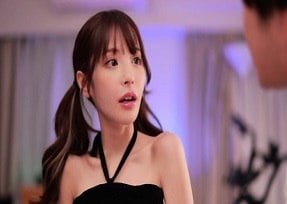 Kana Momonogi ในภาพยนตร์ร้อนเพิ่งเปิดตัว