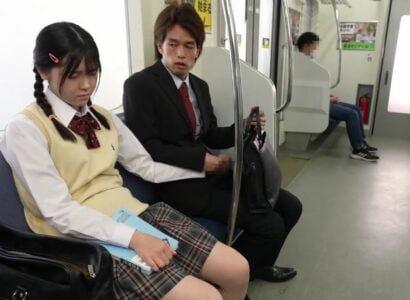 ผู้ที่บังคับสาวมัธยมปลาย
