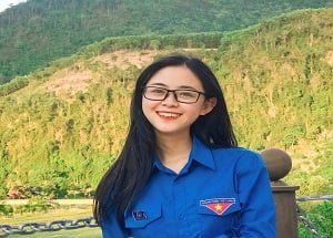 นักเรียนหญิงอาสาที่จะแสวงหาความสุขในคืนของการสอบ