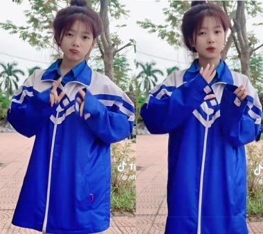 ยินดีที่จะหยอกล้อนักเรียนหญิงที่หลงใหลในห้องมืด